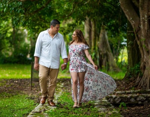 Fernando Mauricio y Stephie, se comprometieron el 31 de diciembre del 2017 en una recepción muy íntima en casa del novio.