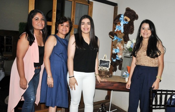 Jesenia Carvajal, Nelly de Díaz, Denisse Aguilar y Tamy Díaz