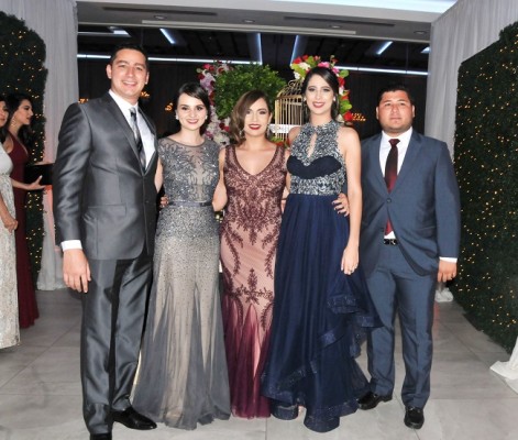 Jesús Hawit, Giselle Membreño, Paolet Cordón, Samara Hawit y Fuad Hawit