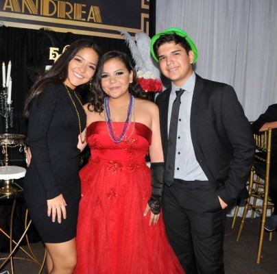 Johana Cruz, Ashley Canales y Rafael Corrales