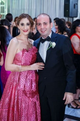 Jorge y Nadia Canahuati muy elegantes en una boda de la capital
