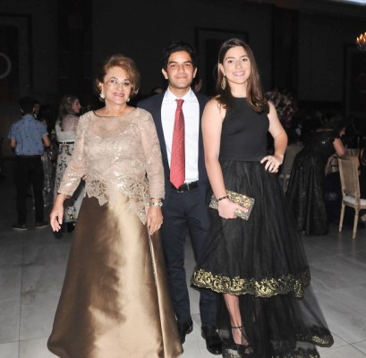 Martha Hawit, Emiliano Garza y Mariana Larach