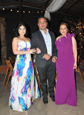 Michelle Musa, Geovany Rosales y Claudia Martínez