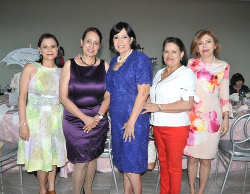 Nora Moreno, Sandra Alvarado, Ana María Alvarado de Moreno, Yolanda Alvarado y Nory Alvarado