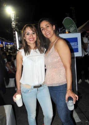 Paola Villanueva y Mariel Cook