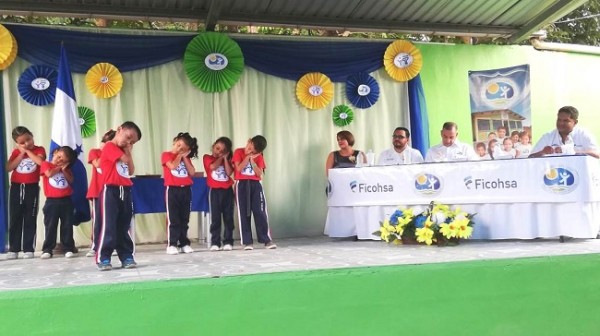 Presentación de los niños del Centro Prebásico de Excelencia Japón.