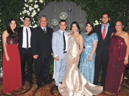 Sofía Figueroa, Astor Amaya Jr., Astor Amaya, Arnaldo Díaz, Sandra Montero, Marlin Amaya, Luis Antonio Amaya y Leyda Amaya