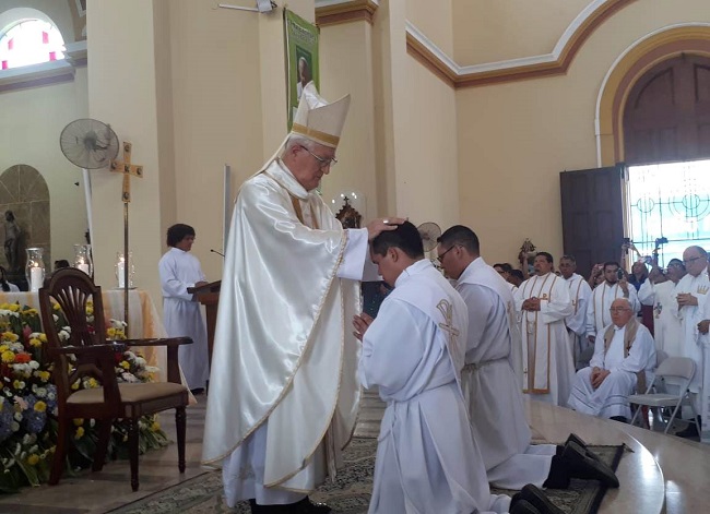 Ordenan dos nuevos sacerdotes en San Pedro Sula