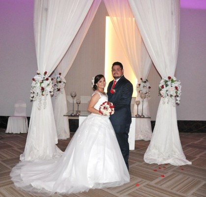 Alejandra Ramírez y Franz Alvarado son ahora marido y mujer