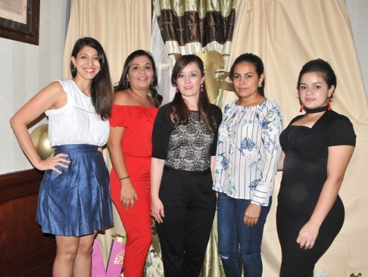 Bertha Martínez, Carola Urbizo, Mayra Hernández, Miriam Soriano y Wendy Sanabria