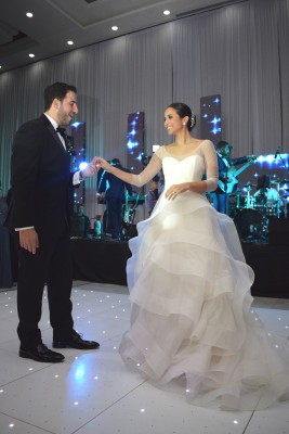 Carlos Kattán y Rozeana Fonseca bailaron su primer vals como esposos