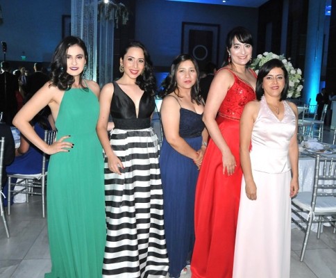 Carmen Carranza, Diana Lily Pineda, Bianca Mejía, Teresa Pérez y Norma Gutiérrez