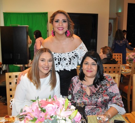 Cecilia Merino, Jocelyn Kattum y Regina Yones