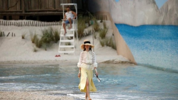 Chanel lleva la playa a París 7