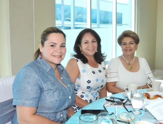 Crista de Duque, Viviana de Paz y Victoria Carrasco de Bonilla