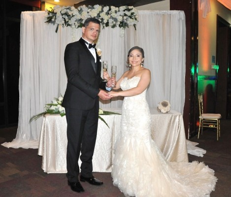 Lucas Cueva y Flor Cruz brillaron con luz propia en su gran noche de bodas.