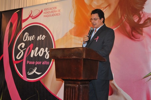 Mario Canahuati, presidente de la AHM, durante su participación en el evento.