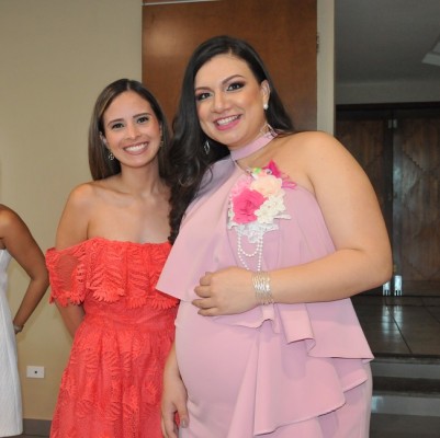 Daniela Ferrufino y Andrea Naranjo de Paz en la celebración de su Baby Shower.