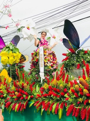Dayana Sabillón, Miss Mundo Honduras 2018 en el Festival de las Flores de su lugar de origen, Siguatepeque