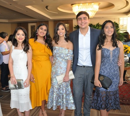 Dominique Arguelles, Natalia Carpio, Isabella Andonie, Diego Miselem y Zhihuei Gao