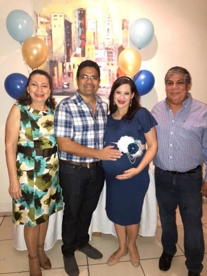 Dora de Rivera, Aaron Hernández, Karen Romero de Hernández y Roberto Rivera