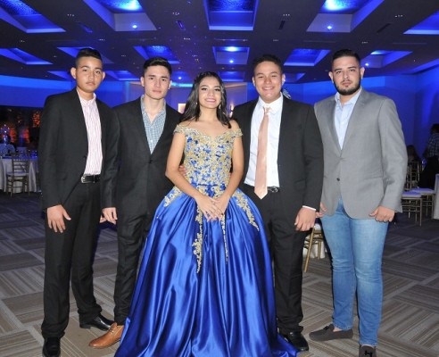 Eduardo Arce, David Enamorado, Mareth Fernanda Cruz, Alexander Rivera y Alejandro Paredes