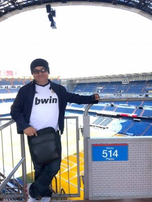 El abogado Marlon Ivan Rodriguez de viaje por España y no perdió la oportunidad de Vistar la Casa del Real Madrid, el Santiago Bernabeu