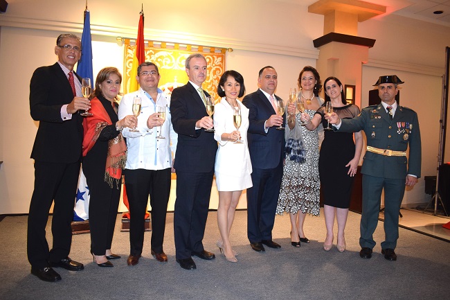 Embajada de España celebra coctel con motivo de su fiesta nacional