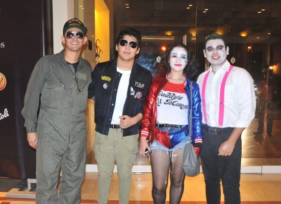 El piloto (Alejandro Chinchilla), Top Gun (Juan Carlos Ruíz), Harley Quinn (Eileen Herrera) y El Guasón (José Arita)