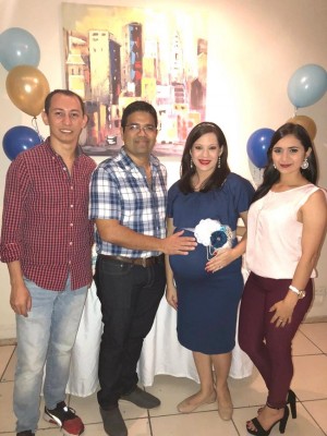 Erick Betanco, Aaron Hernández, Karen Romero de Hernández y Dulce Zuniga