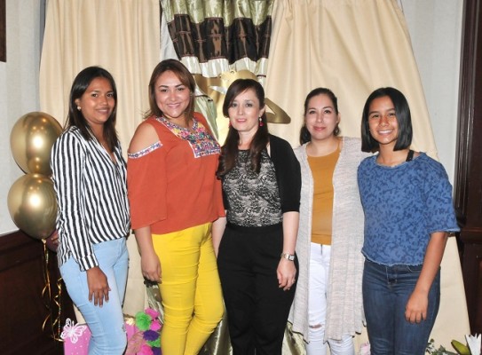 Gabriela Guzman, Liliana Cardona, Mayra Hernández, Daniela Domínguez y Elizabeth Montalván.