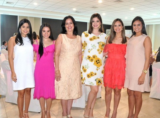 Gabriela y Daniela Alvarado, Patricia Ferrufino, Daniela Naranjo, Daniela Ferrufino y Cecilia Ferrufino