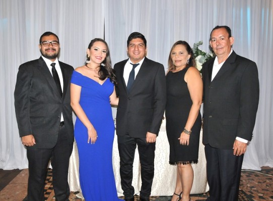 Heriberto Cruz, Sarah Alvarenga, Estuardo Reyes, Mirna Andrade y Jorge Alvarenga