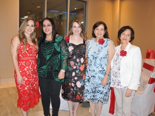 Ingrid Murillo, Emilia Yuja, Laura Reynaud, Doris Canales de Reynaud e Ingrid Canales