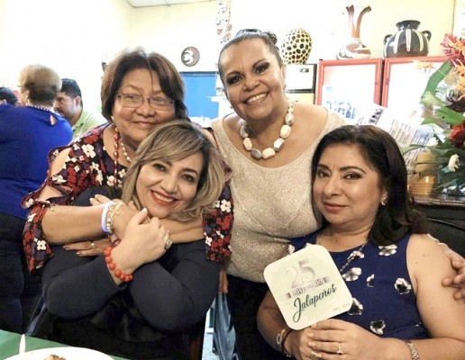 Doña Antonieta Escobar, Oneyda de América, Dina Bulnes y Esther Amaya en el 25 Aniversario de "Jalapeños" ¡Ajuuuaaa!