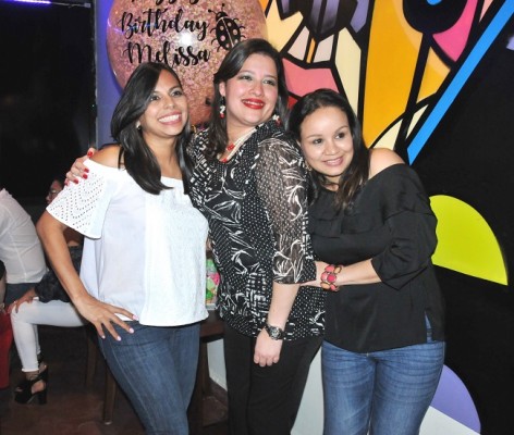 Jeannette Vega, Melissa de Michelem y Yohana Rosales, cele¿brando el cumpleaños de Melissa en La Marguerita Bistro.