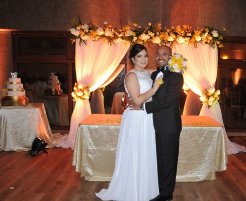 Josseline y Mauricio confiaron a Maritzaá Bakery la elaboración de su pastel de bodas, mientras que Lidabel Mena y su firma decorativa Acontecimientos, se encargaron también de la planeación y organización de su noche de bodas.