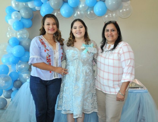 Kenia Duarte, Alejandra Pinto de Brizuela y Jessica Rivera