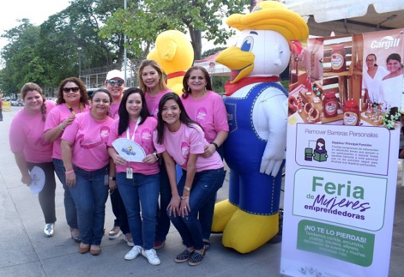 Las chicas de Cargill celebraron la Feria de Mujeres Emprendedoras...Ya viene Navidad...¡A reportarse, pues!