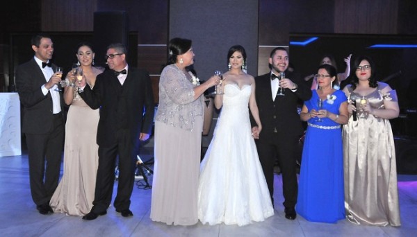Las familias Vijil-Mejía y Valeriano-Lanza, brindaron por la felicidad de Myriam y Mario