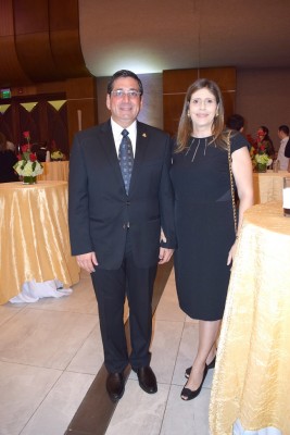 Mario Kafati y su esposa Nathalie de Kafati en el coctel de celebración del 107 aniversario de la República China Taiwán.