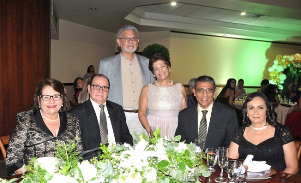 Mario y Miriam de Rivera, Xiomara de Hedman, Victor Hedman, Luis Enrique Jovel y Claudia Banegas