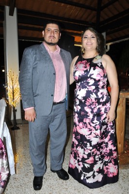Nahún Orellana y la hermana del novio, Lara Figueroa