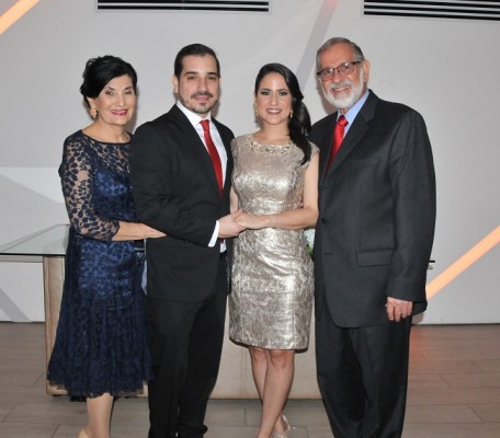 Ruth Estévez Castellón y Giancarlo Rietti junto a sus padres, Ena Ulloa y Marco Rietti