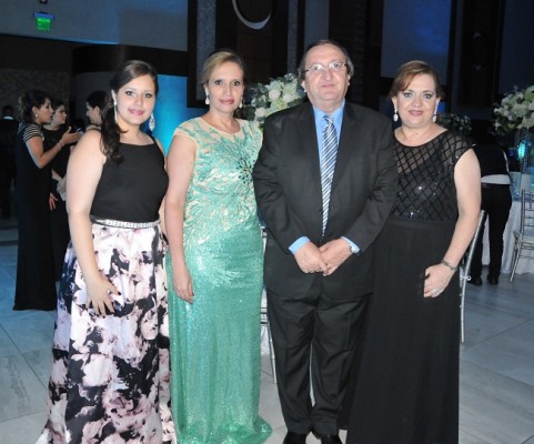 Sandra Becker, Patricia Rápalo, Darío Rápalo y Sandra de Rendón