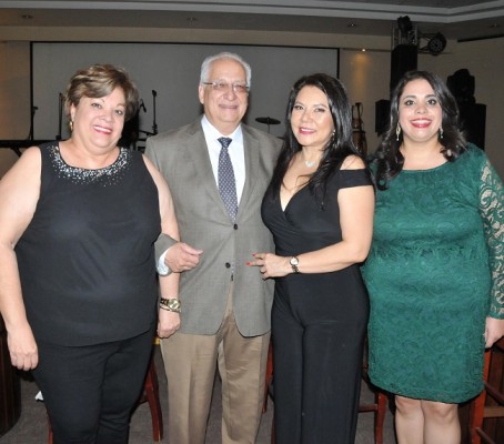 Sharon Santos, Francisco Herrera, Danory Carbajal y Blanche Talbott