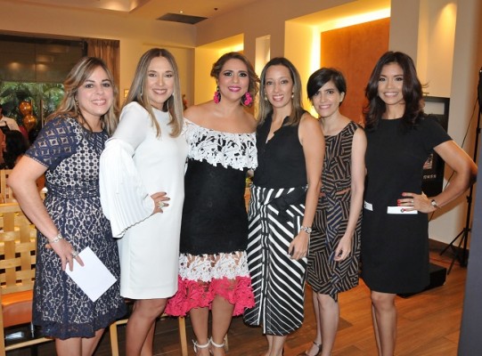 Celebrando el cumple de Jocelyn Kattum: Yadira Handal, Cecilia Merino, Jocelyn Kattum, Sheyla Sucrovich, Ana Castillo y Danelia Arias