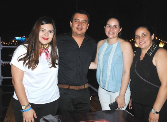 Yilyith Recarte, Frank Pereira, Victoria y Valeria Linarte