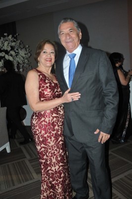 Óscar Flores y Sandra de Flores