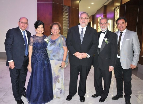 Alberto Ramírez, La madre del novio, Ena Ulloa, Dinora de Guillén, Héctor Guillermo Guillén, el padre del novio, Marco Rietti y Dino Rietti.